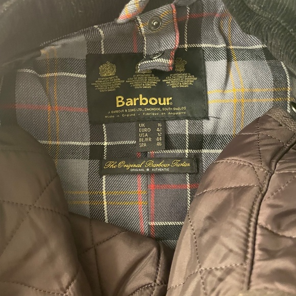 Women’s Barbour Beadnell Waxed Jacket - Picture 12 of 15